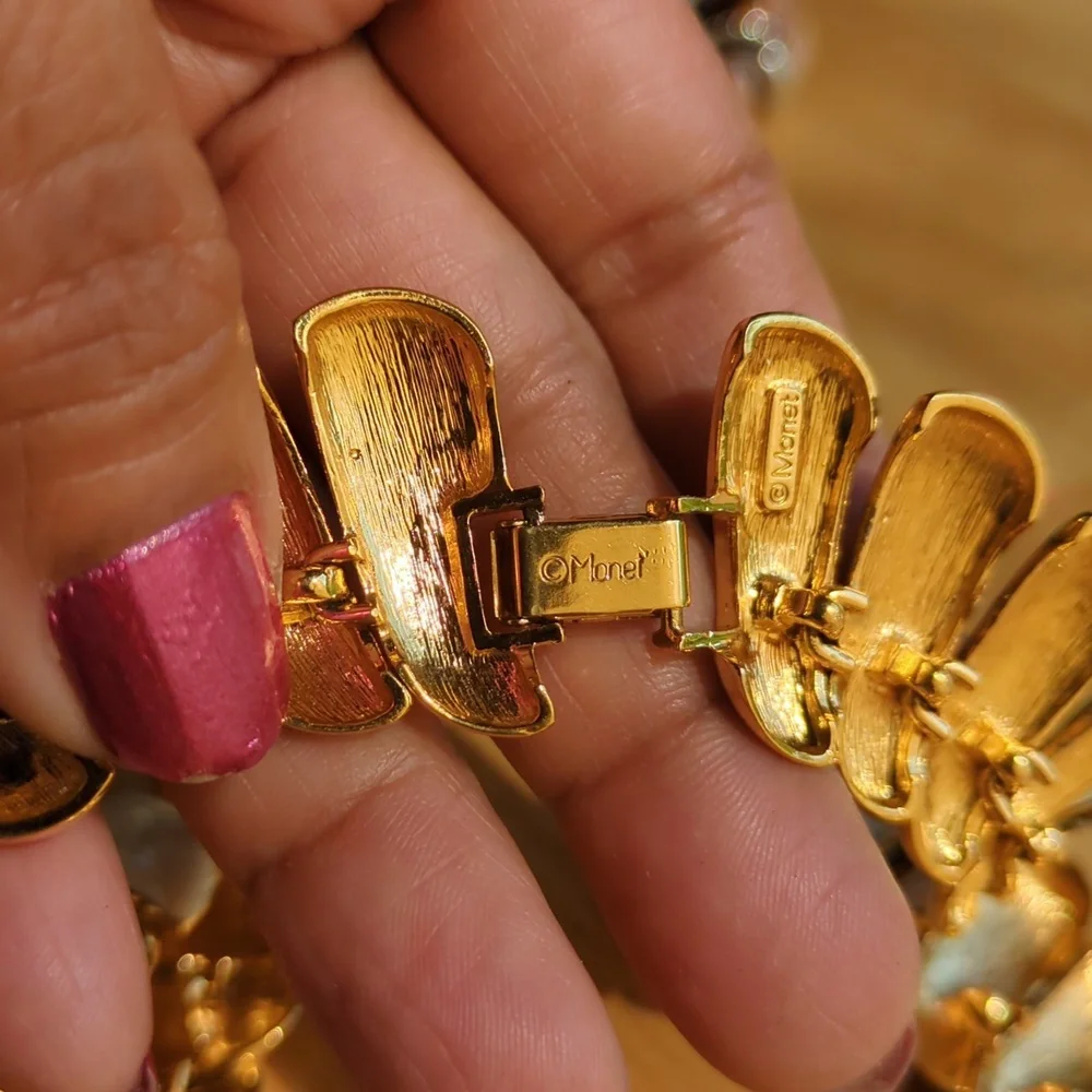 Monet Choker Beige Gold Tone Designer Signed Vintage 1980s 1990s. - Picture 13 of 14